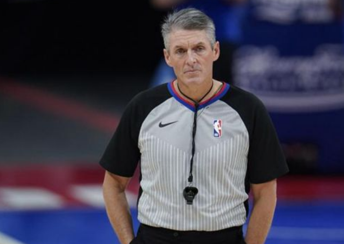 NBA官宣总决赛裁判大名单：福斯特托尼兄弟等四大名哨领衔 | 中国区|球友会|股份有限公司