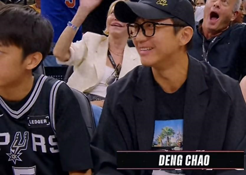 邓超带儿子观看NBA总决赛，等等淡定吃爆米花，和孙俪长的太像了 | 中国区|球友会|股份有限公司