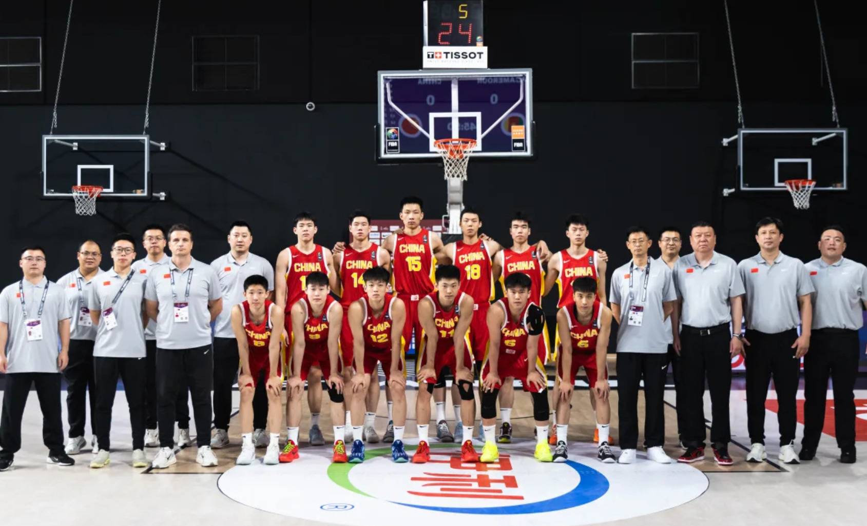 U17男篮首节吊打喀麦隆！张懿赵杰统治局势，全民皆兵输出太多！