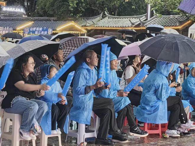 曼联确认乌加特膝韧带受伤 中场重建计划或生变
