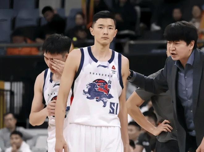 开拓者惜败！杨瀚森12+9+4全队第二，10号秀19+11，扬布拉德13中3
