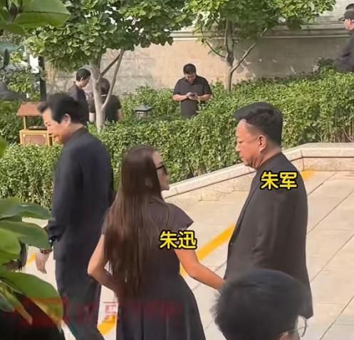 英媒：图赫尔补水暂停时对球员发火，严厉批评马杜埃凯