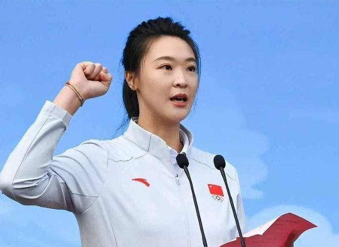 希勒批评伊萨克，利物浦球星在欧冠出局战中早早被换下