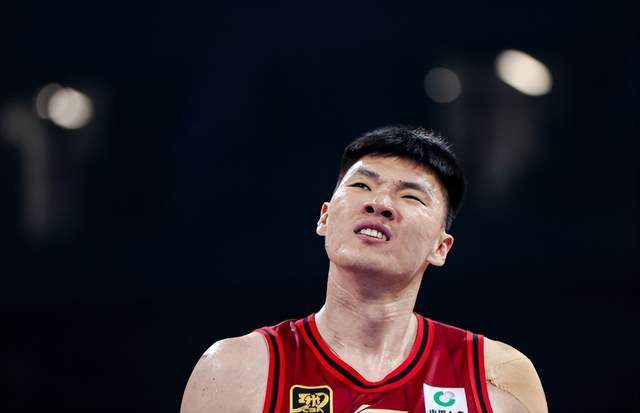 离谱!皇马1.5亿巨星浪费超级单刀放生拜仁 失误致丢球仍摊手抱怨