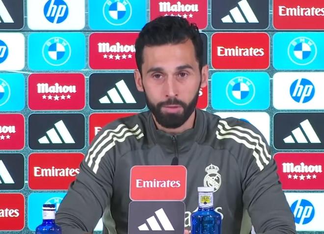 瑞士造点前疑似越位未给划线图，FIFA称为技术故障且并不越位
