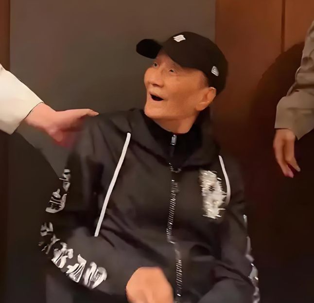 澎湃：斯卢茨基首次被球迷喊下课，他的去留问题成烫手山芋