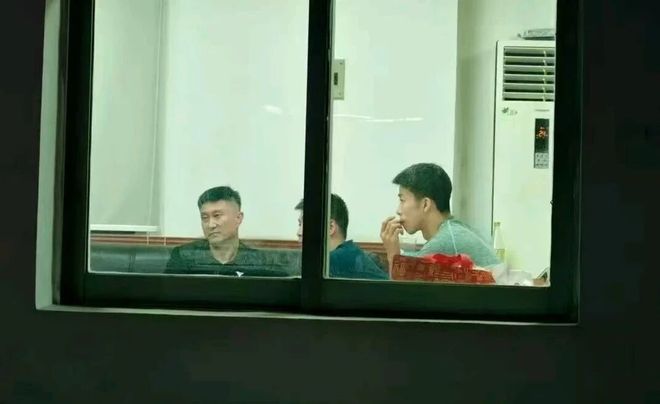 米奇太固执了！G5决战，马刺仍不变阵，福克斯首发，尼克斯也不变