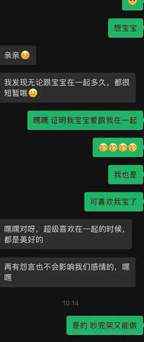 官方：曼联与19岁边后卫卡马森续约至2028年