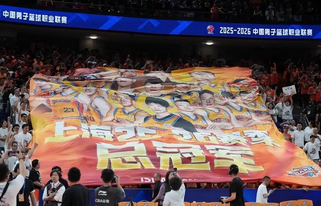 状元文班亚马全场13中2，三分6中1得到9分8篮板3助攻5盖帽
